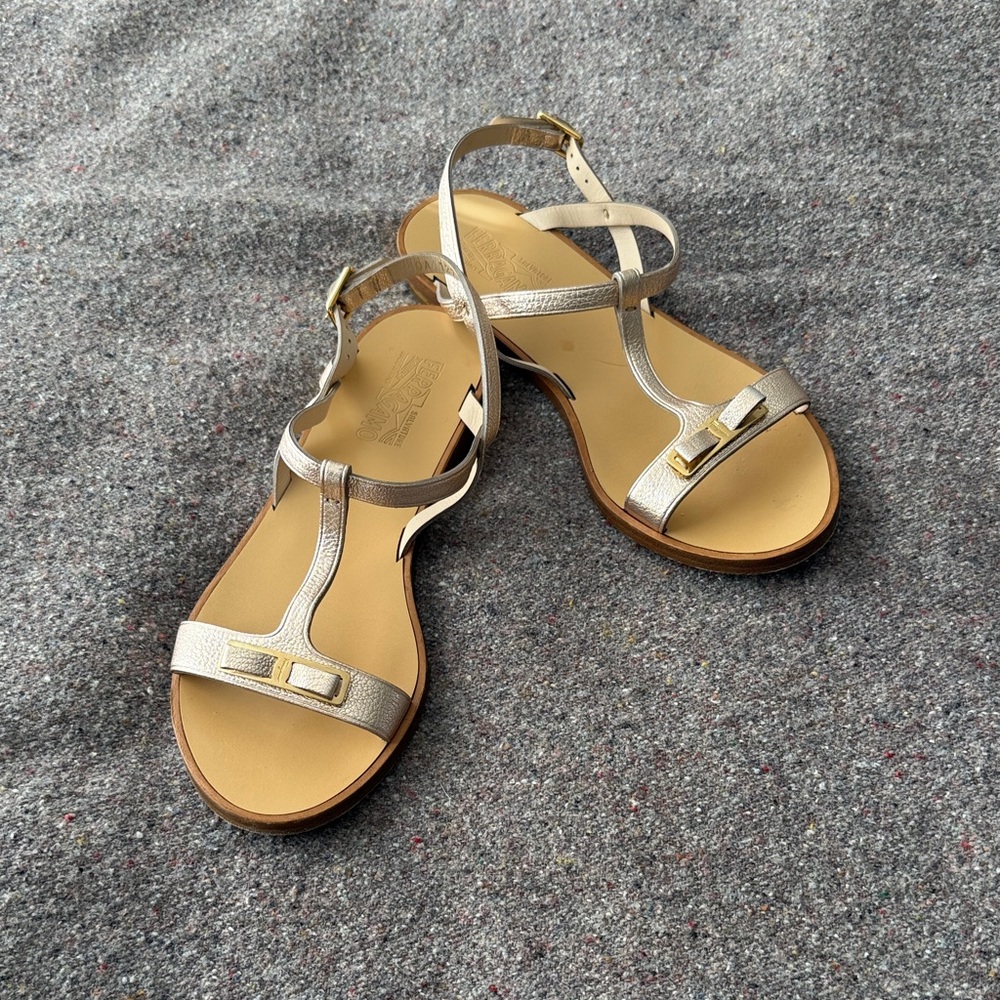 Ferragamo Metallic Rose Gold Sandals (Size 8M)